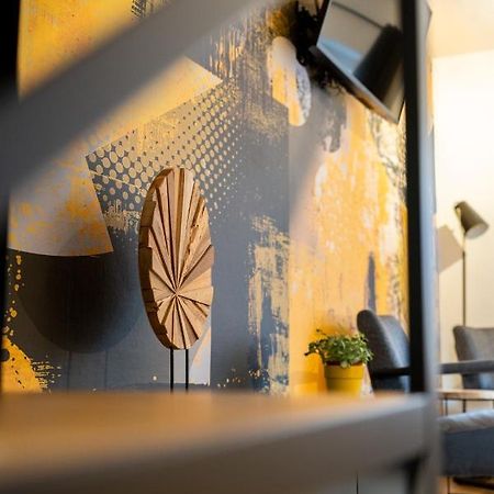 Ardenne Bnb Gite Urbain Avec Terrasse Marche-en-Famenne Exteriör bild