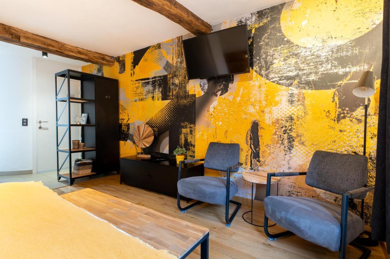Ardenne Bnb Gite Urbain Avec Terrasse Marche-en-Famenne Exteriör bild