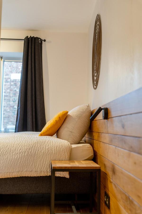 Ardenne Bnb Gite Urbain Avec Terrasse Marche-en-Famenne Exteriör bild