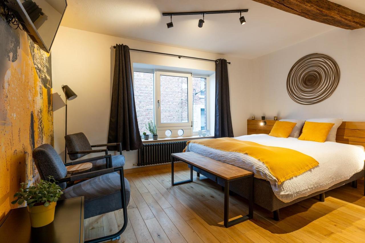 Ardenne Bnb Gite Urbain Avec Terrasse Marche-en-Famenne Exteriör bild